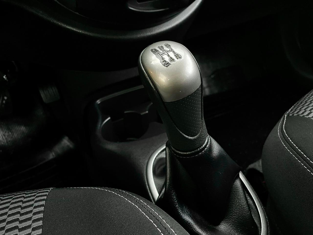 Nissan March Branco