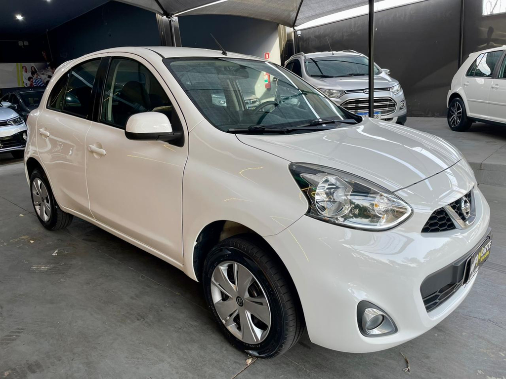 Nissan March Branco