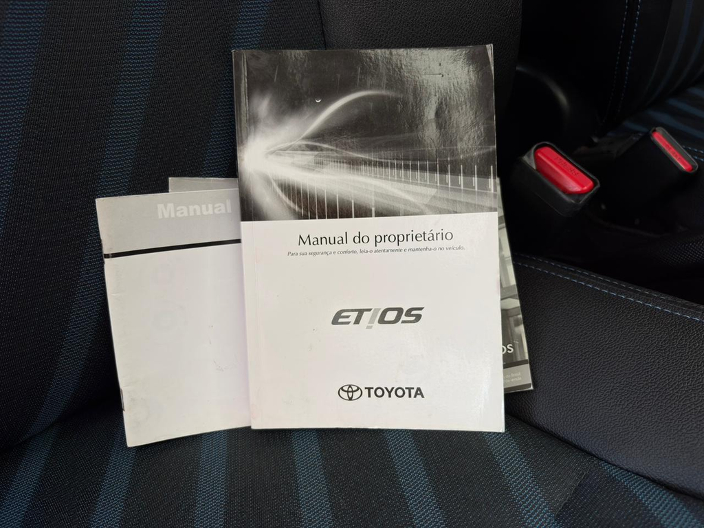 Toyota Etios Sedan Vermelho