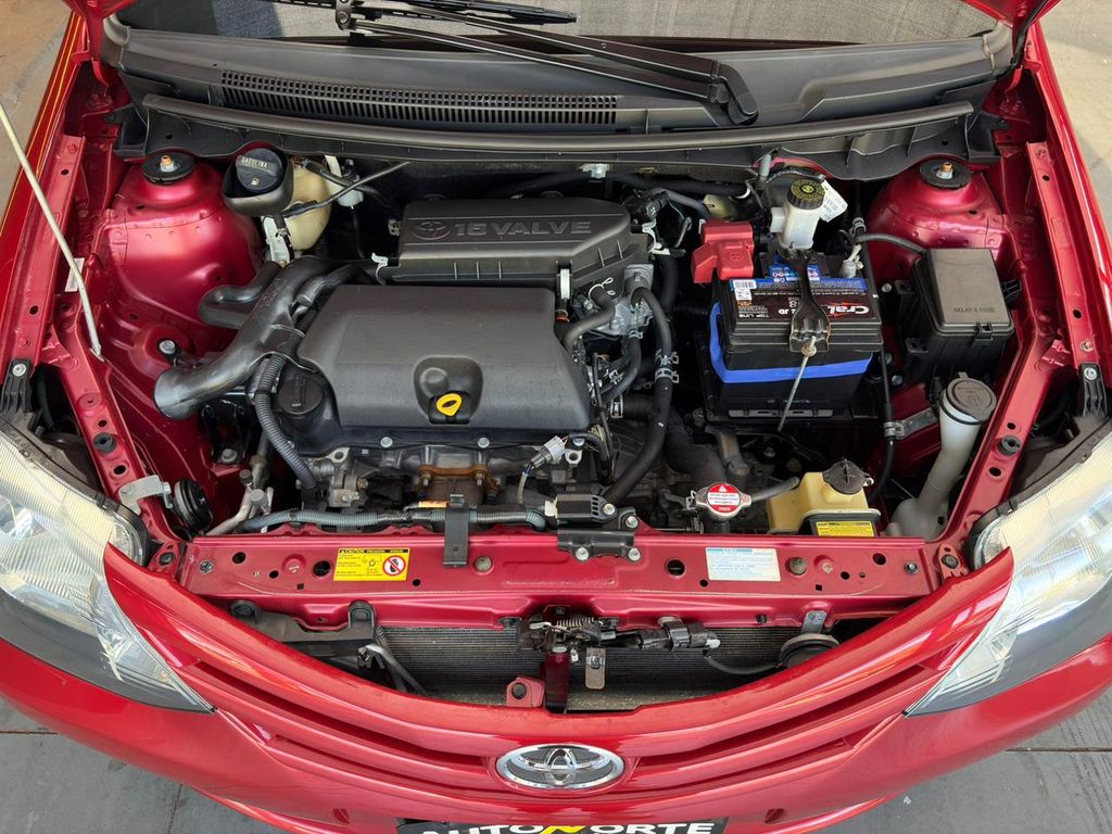 Toyota Etios Sedan Vermelho