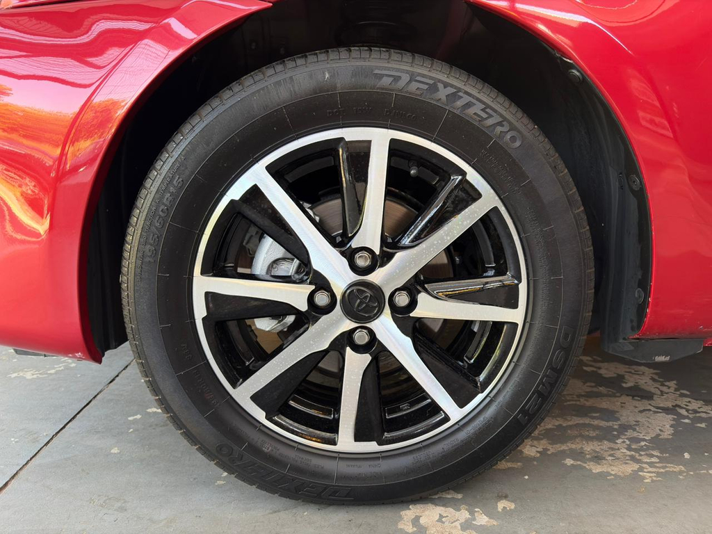 Toyota Etios Sedan Vermelho