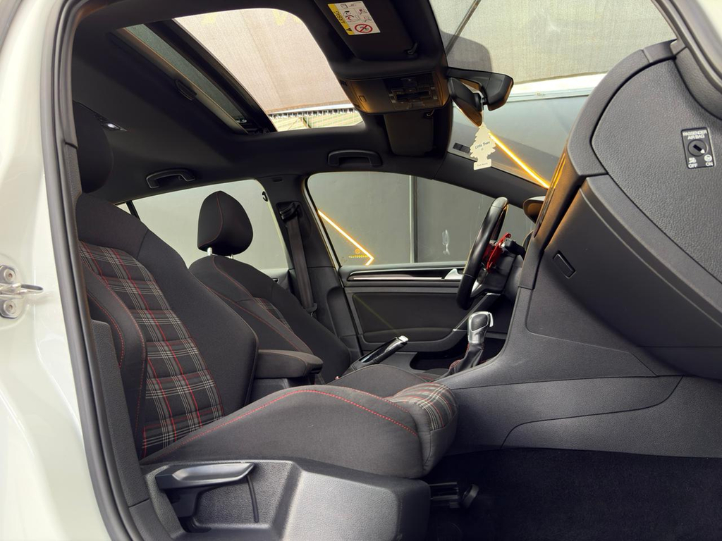 Volkswagen Golf Branco