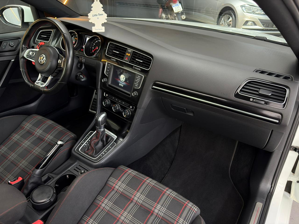 Volkswagen Golf Branco