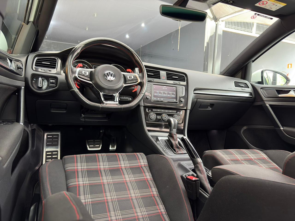 Volkswagen Golf Branco