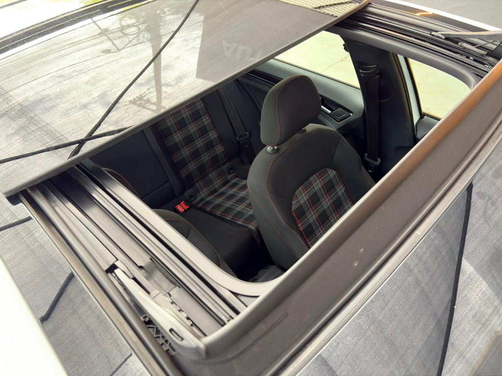 Volkswagen Golf Branco