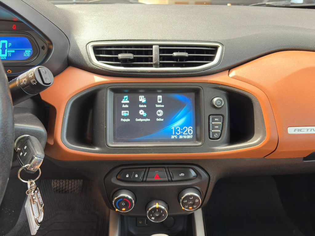 Chevrolet Onix Cinza