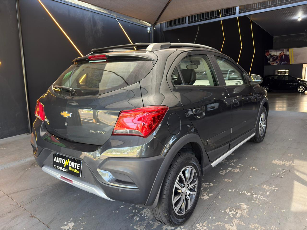 Chevrolet Onix Cinza