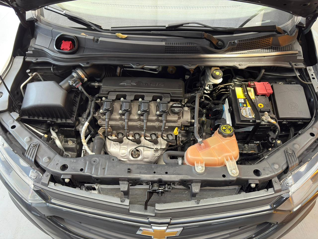 Chevrolet Onix Cinza