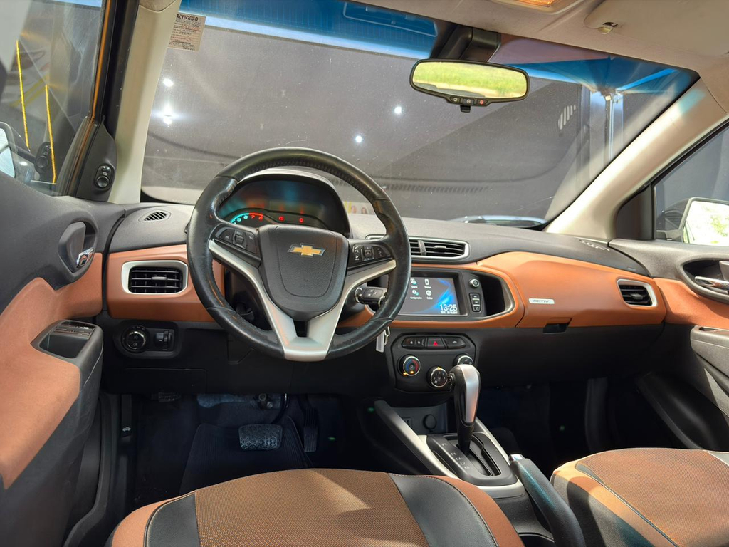 Chevrolet Onix Cinza