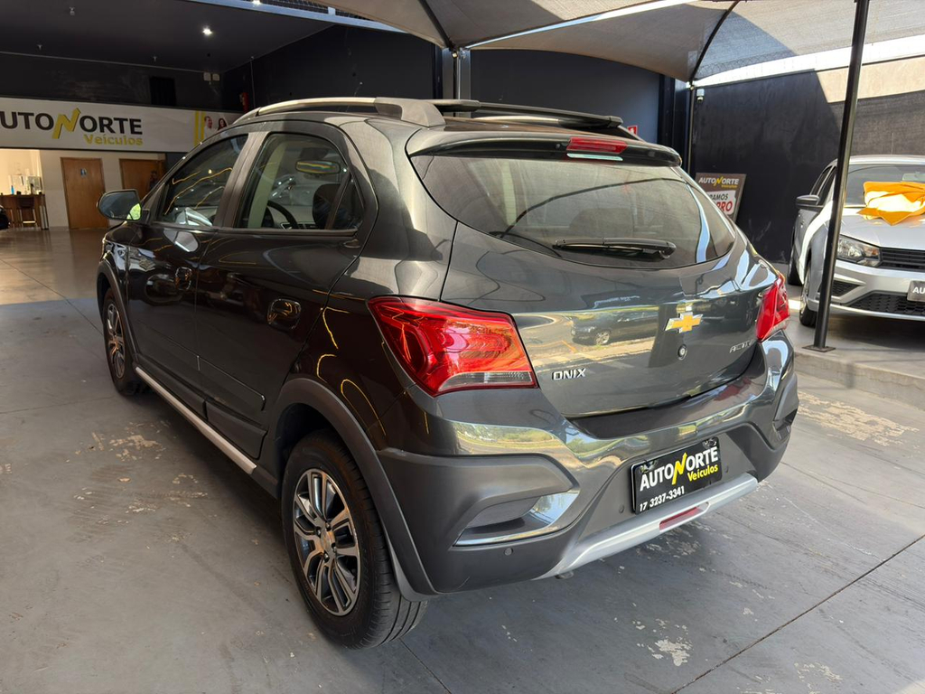 Chevrolet Onix Cinza