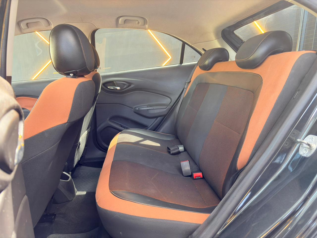 Chevrolet Onix Cinza