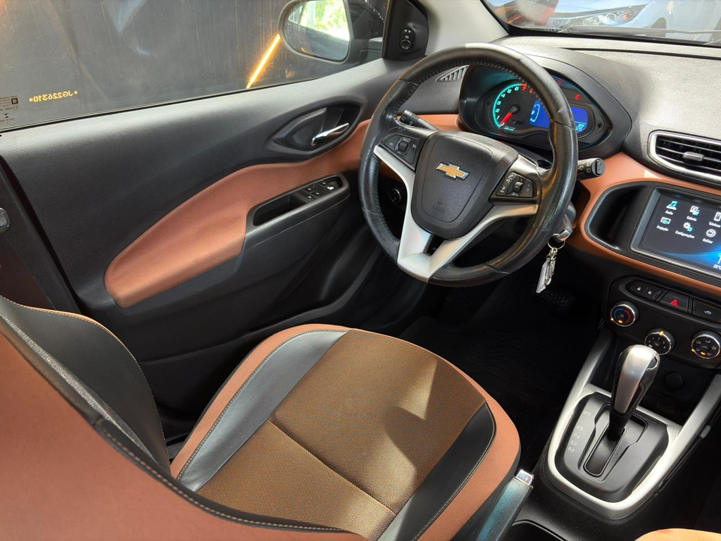Chevrolet Onix Cinza