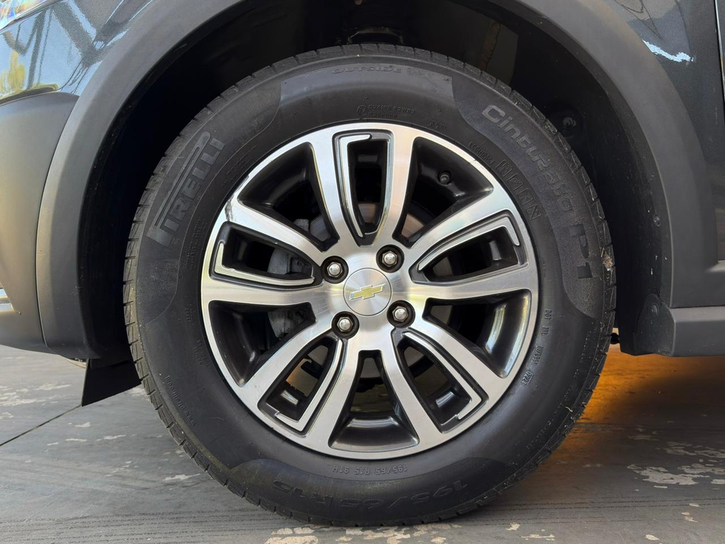 Chevrolet Onix Cinza