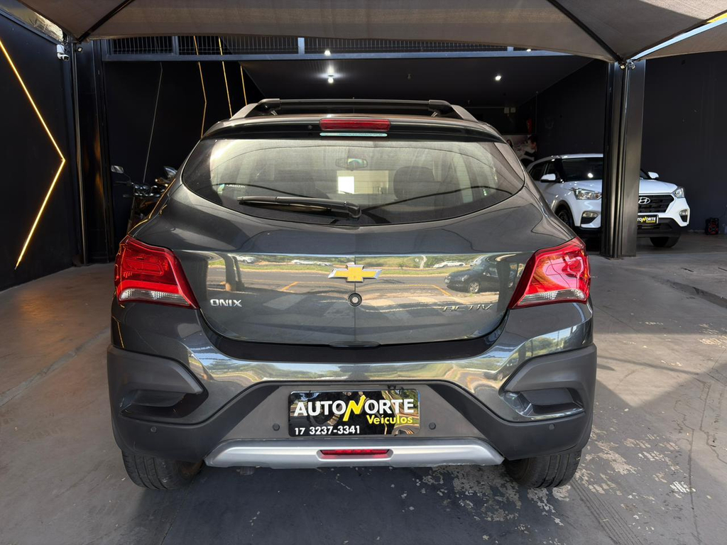 Chevrolet Onix Cinza