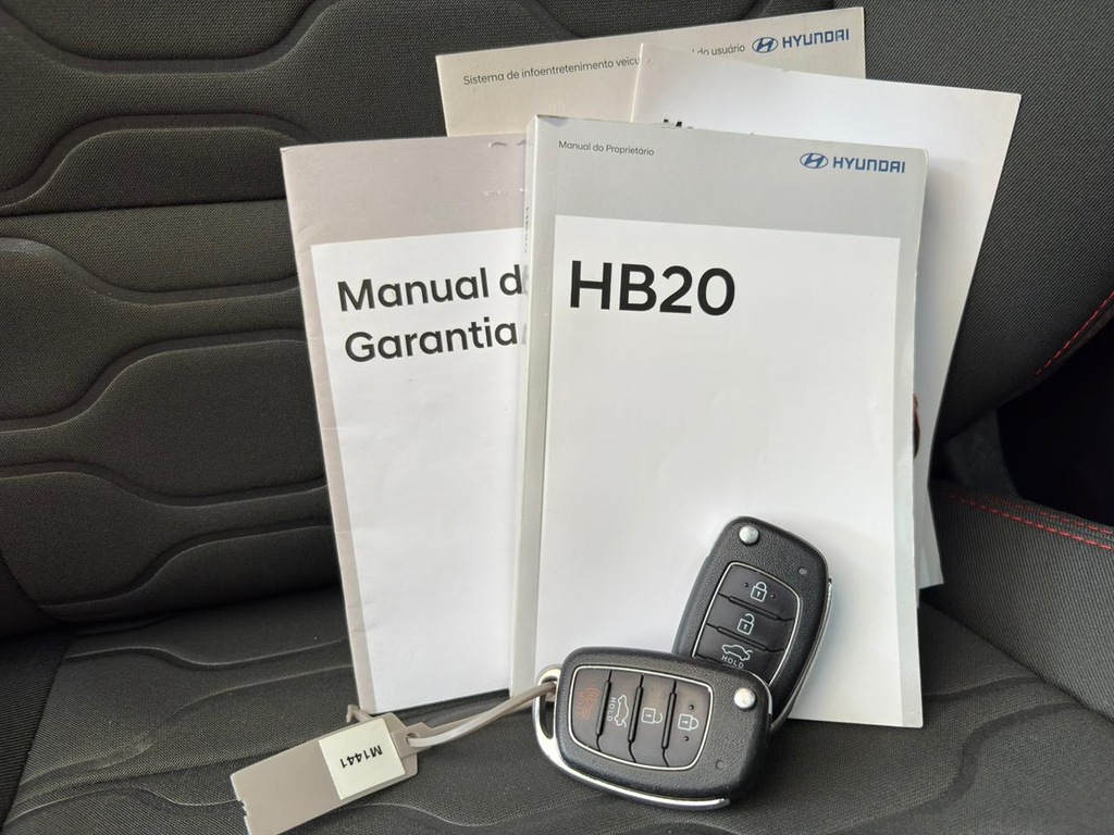 Hyundai HB20X Prata