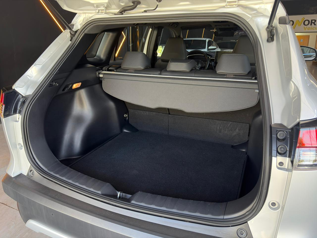 Toyota Corolla Cross Prata