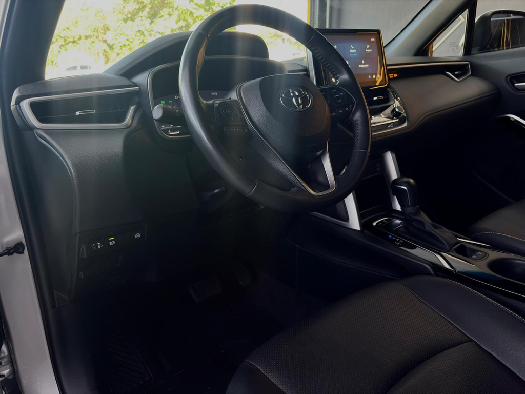 Toyota Corolla Cross Prata