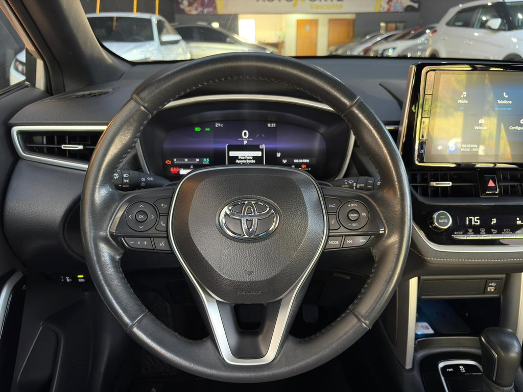Toyota Corolla Cross Prata