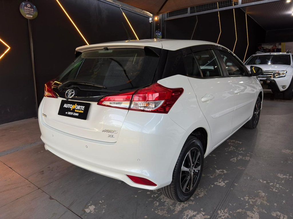 Toyota Yaris Branco