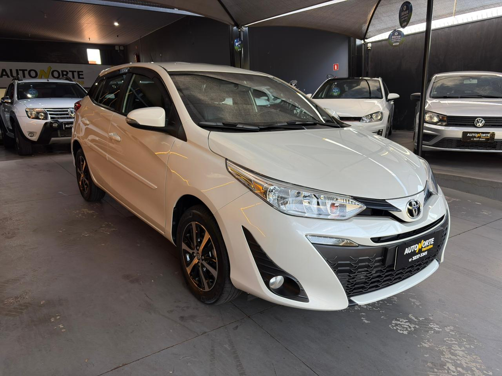 Toyota Yaris Branco