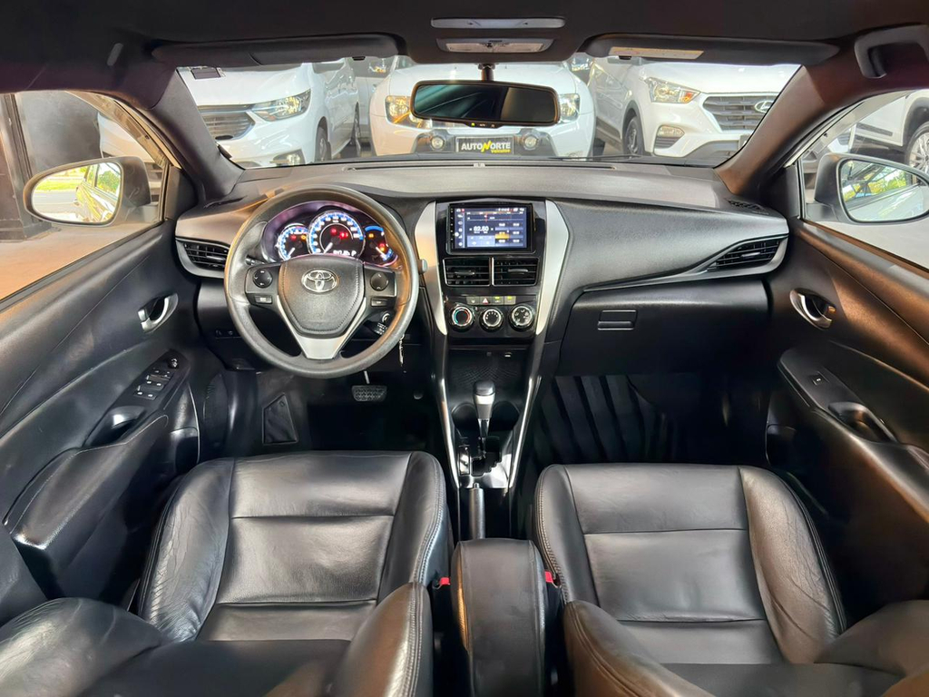 Toyota Yaris Branco