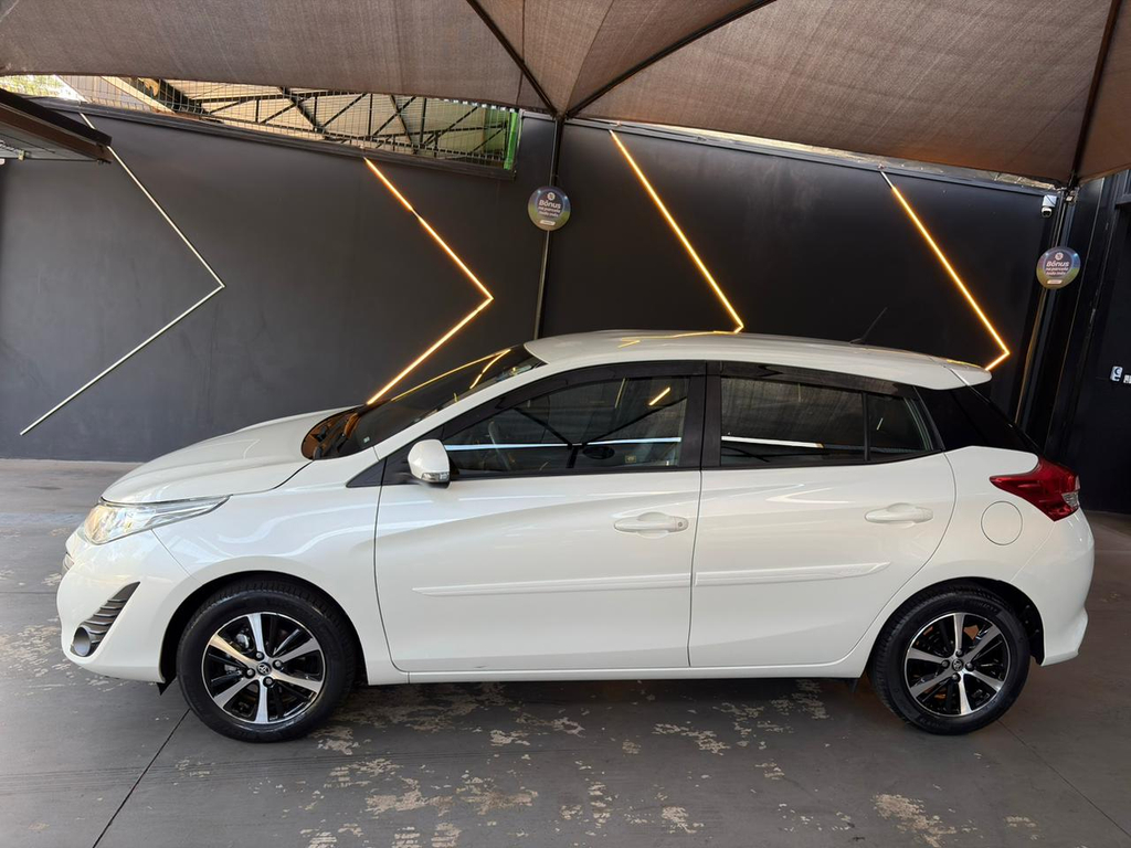Toyota Yaris Branco