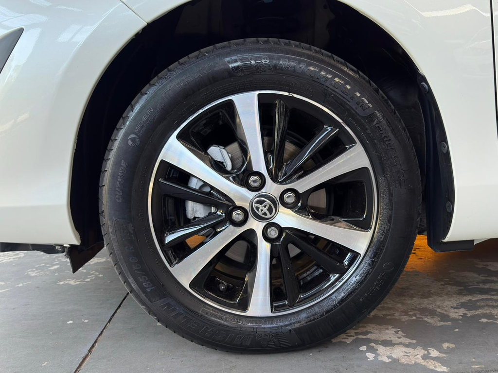 Toyota Yaris Branco
