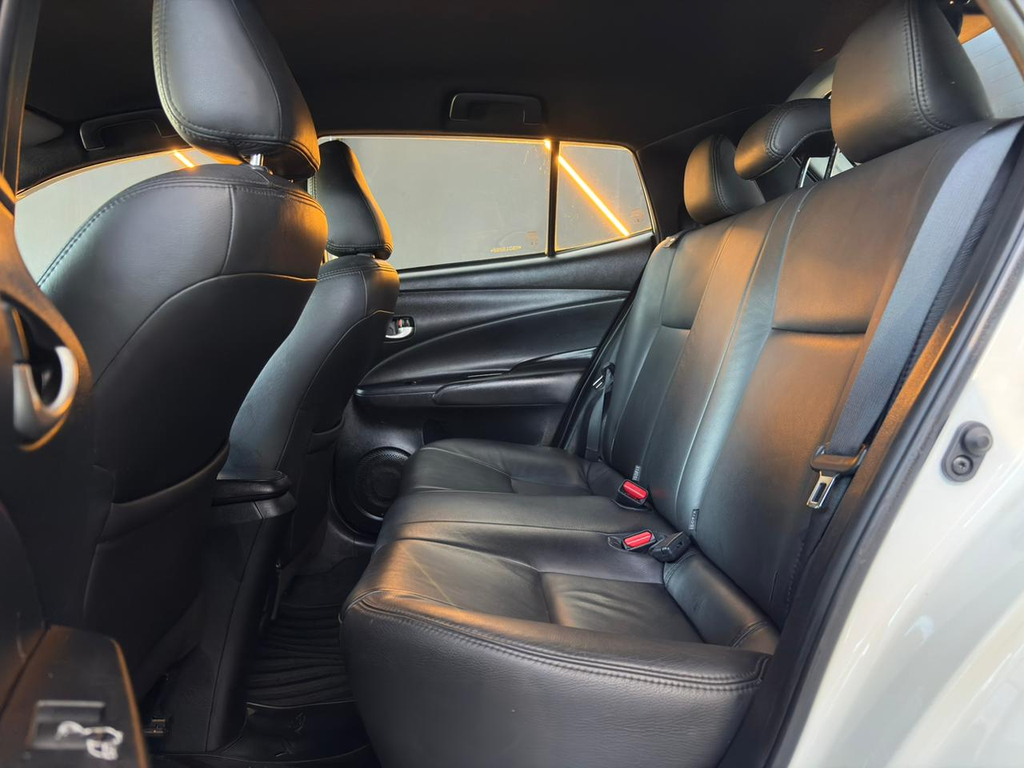Toyota Yaris Branco