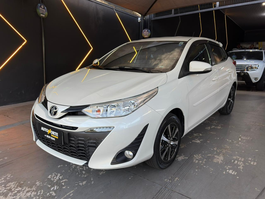 Toyota Yaris Branco