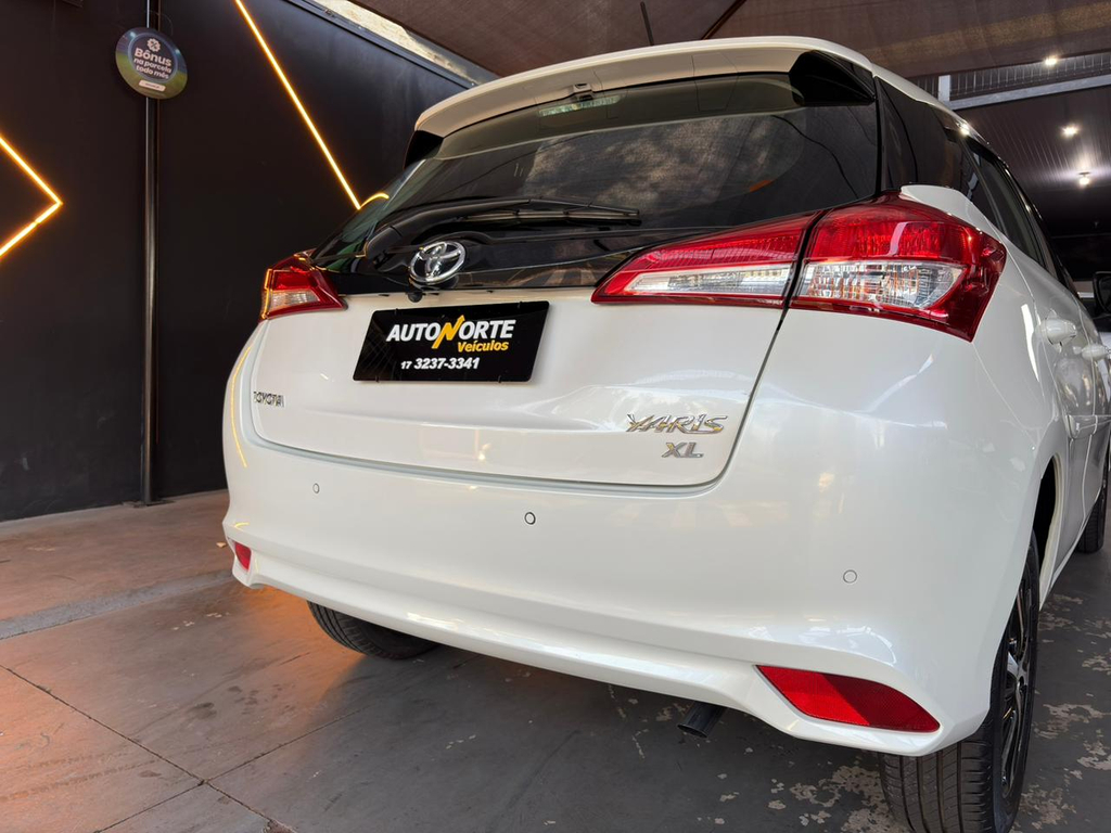 Toyota Yaris Branco