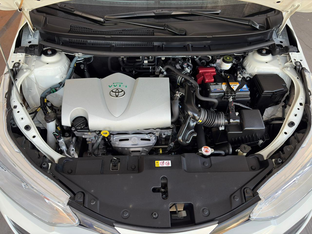 Toyota Yaris Branco