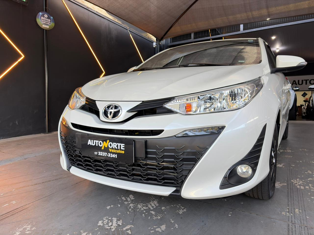 Toyota Yaris Branco