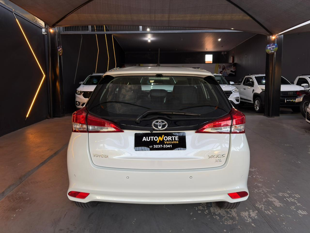Toyota Yaris Branco