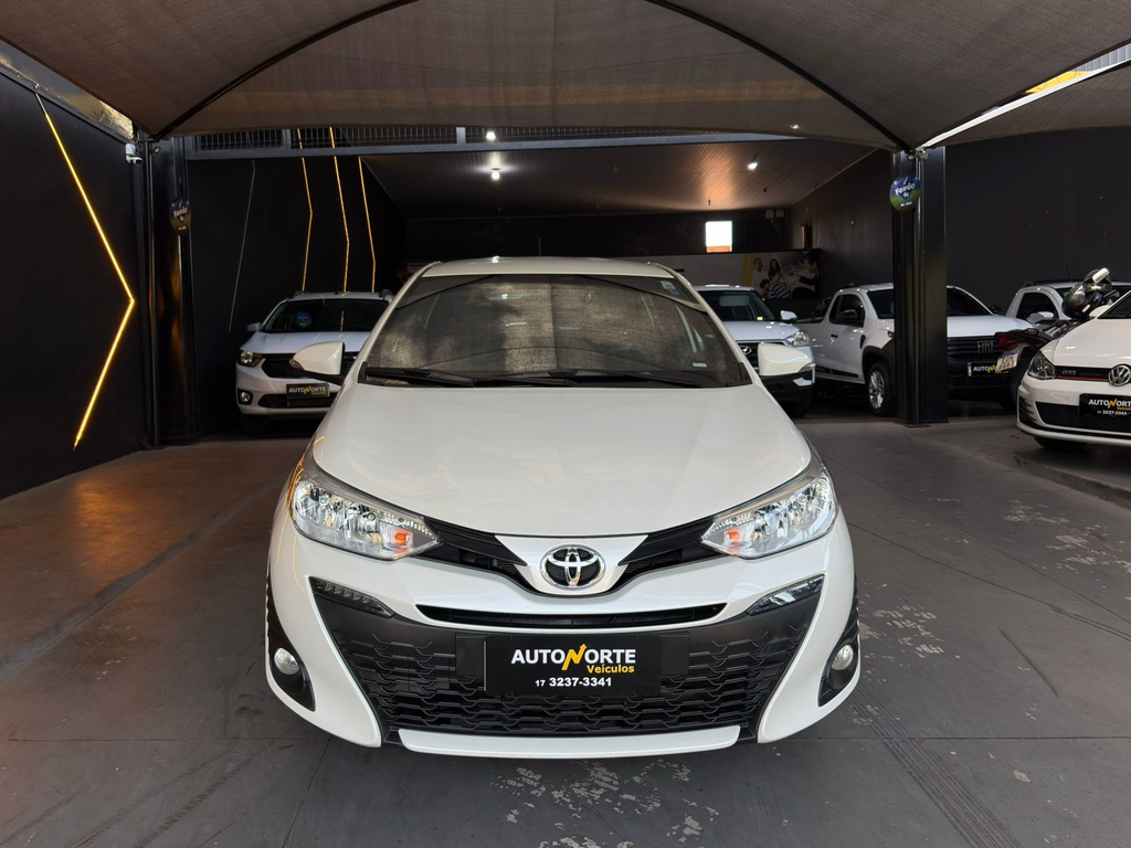 Toyota Yaris Branco