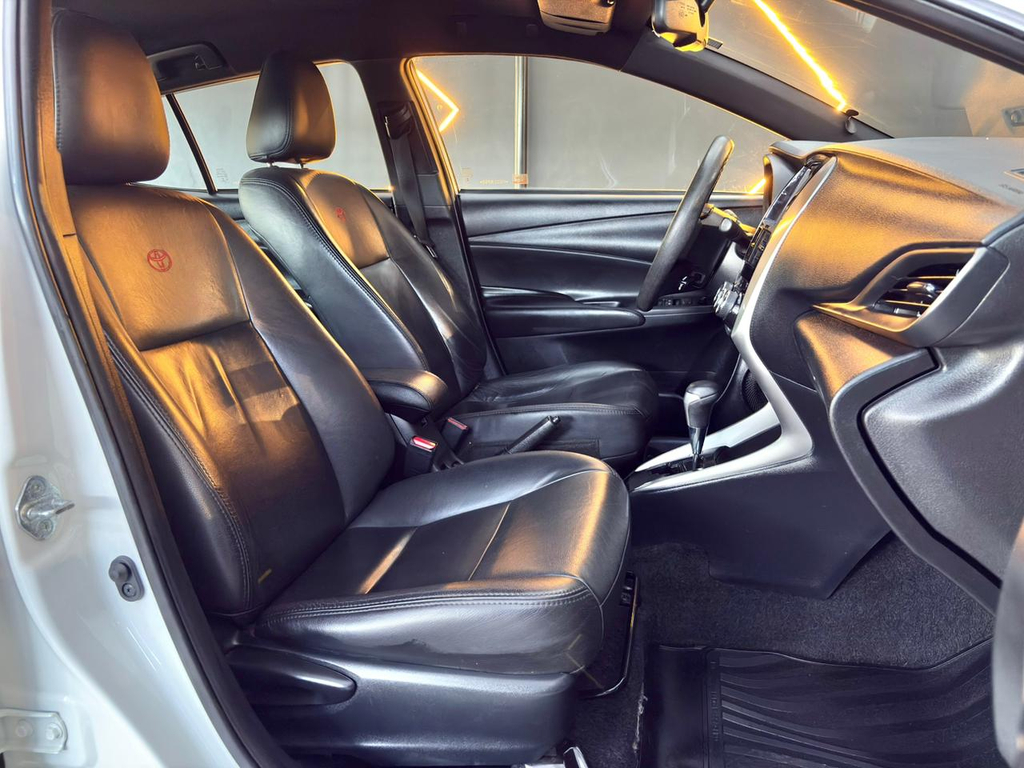 Toyota Yaris Branco