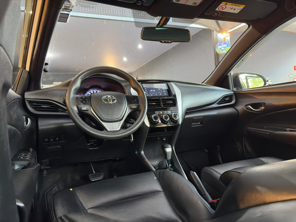 Toyota Yaris Branco
