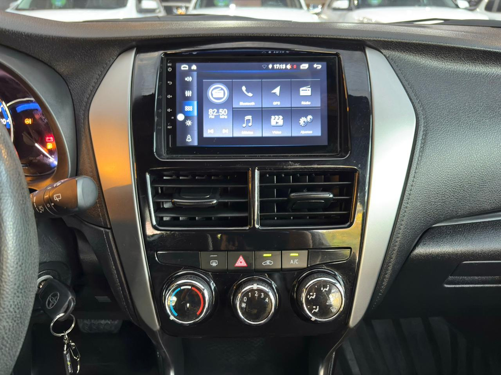 Toyota Yaris Branco