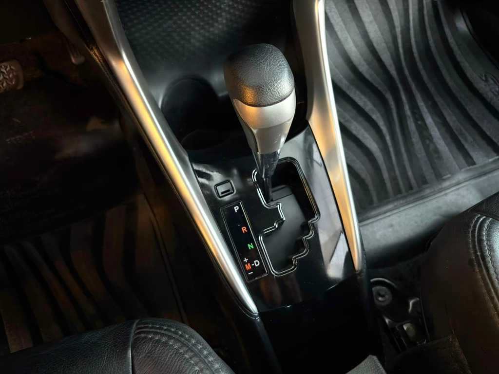 Toyota Yaris Branco