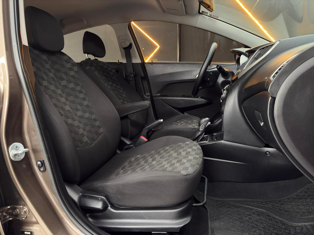 Hyundai HB20 Marrom