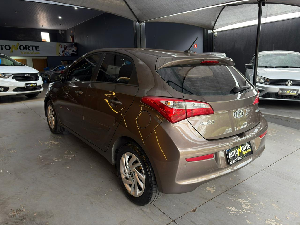 Hyundai HB20 Marrom