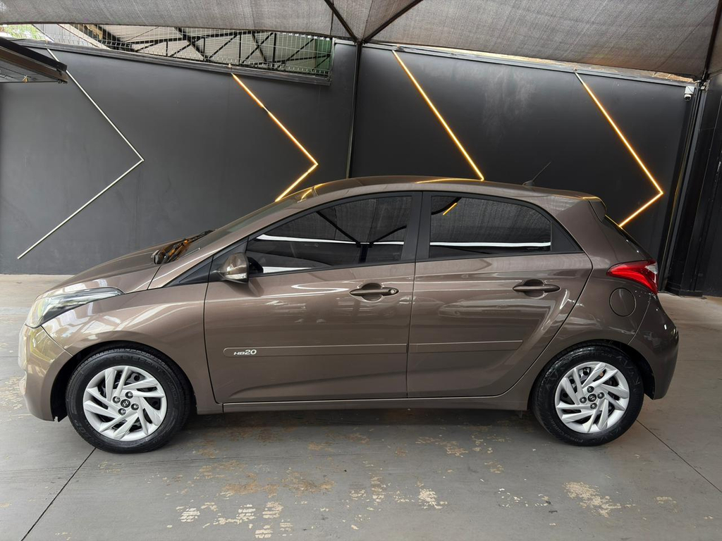 Hyundai HB20 Marrom
