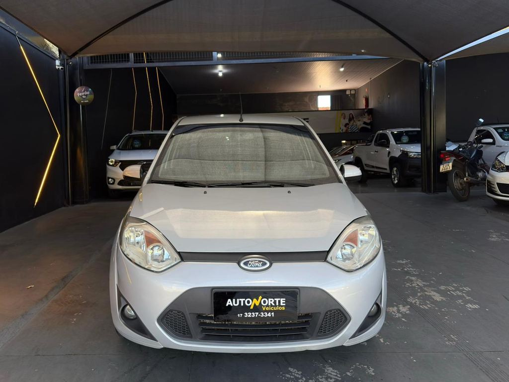 Ford Fiesta Sedan Prata