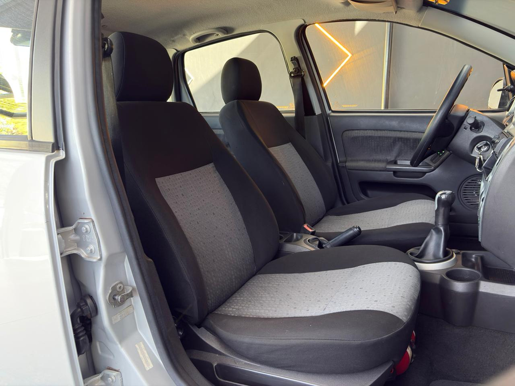 Ford Fiesta Sedan Prata
