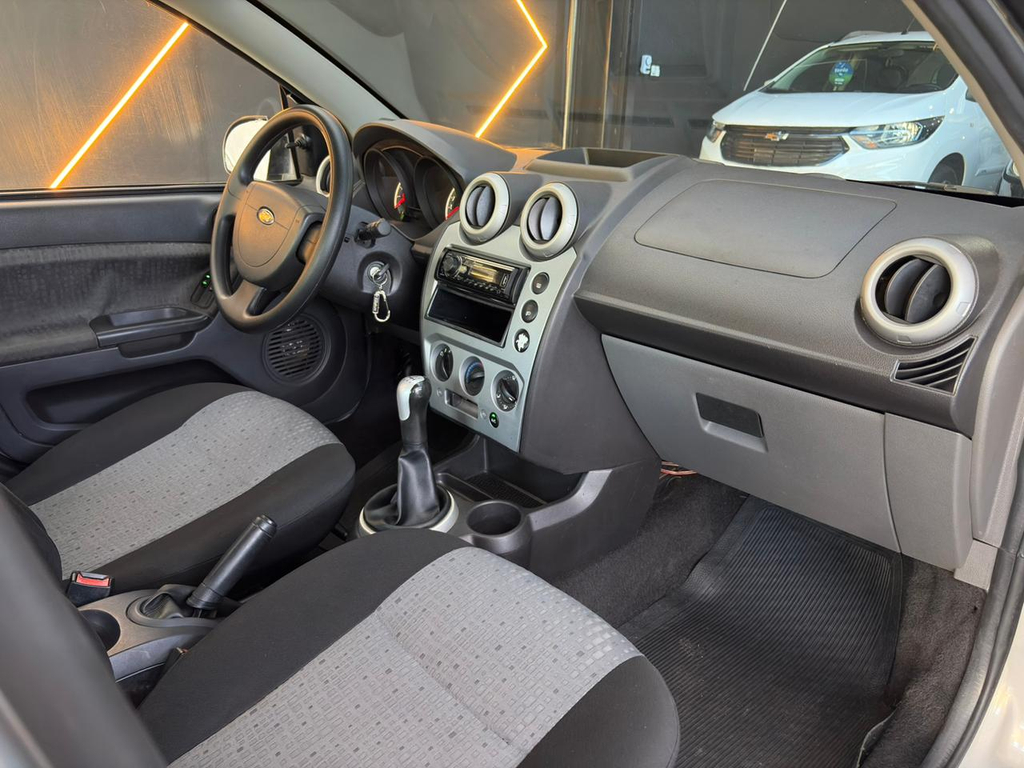Ford Fiesta Sedan Prata