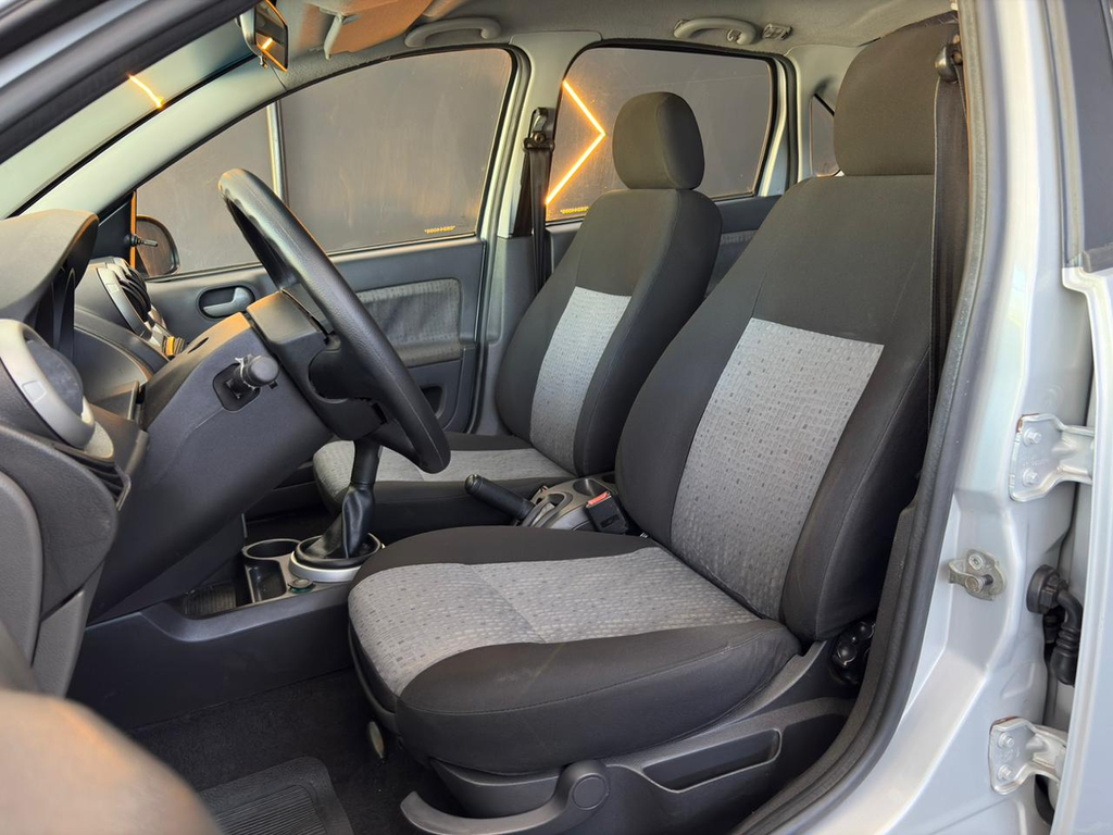 Ford Fiesta Sedan Prata