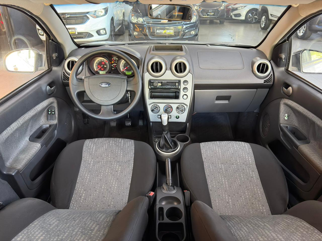 Ford Fiesta Sedan Prata