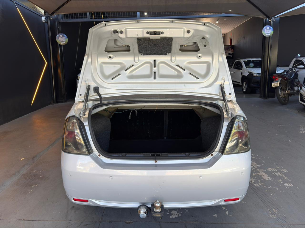 Ford Fiesta Sedan Prata