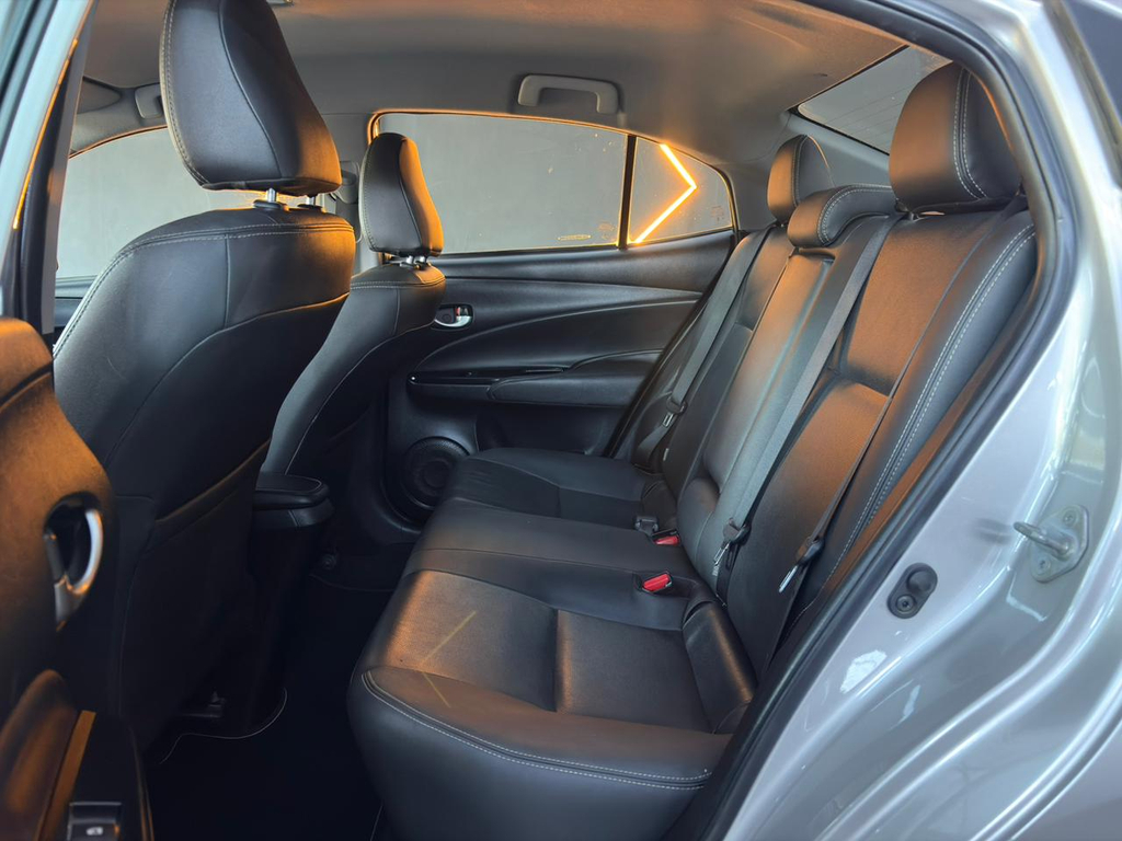 Toyota Yaris Sedan Prata