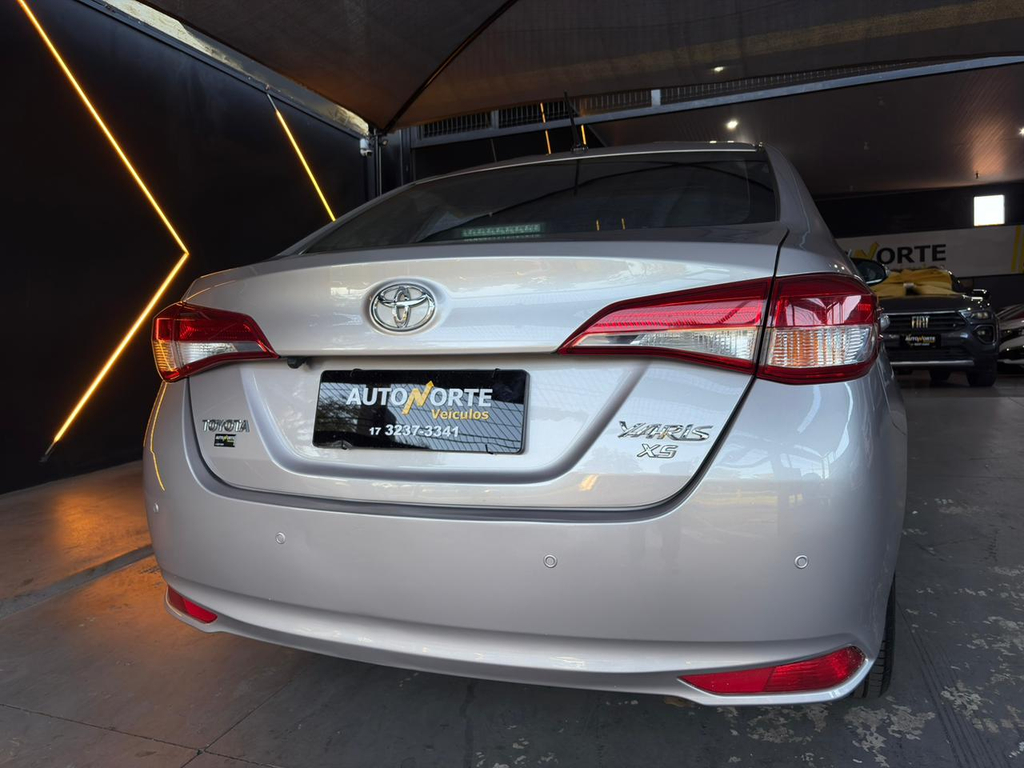 Toyota Yaris Sedan Prata