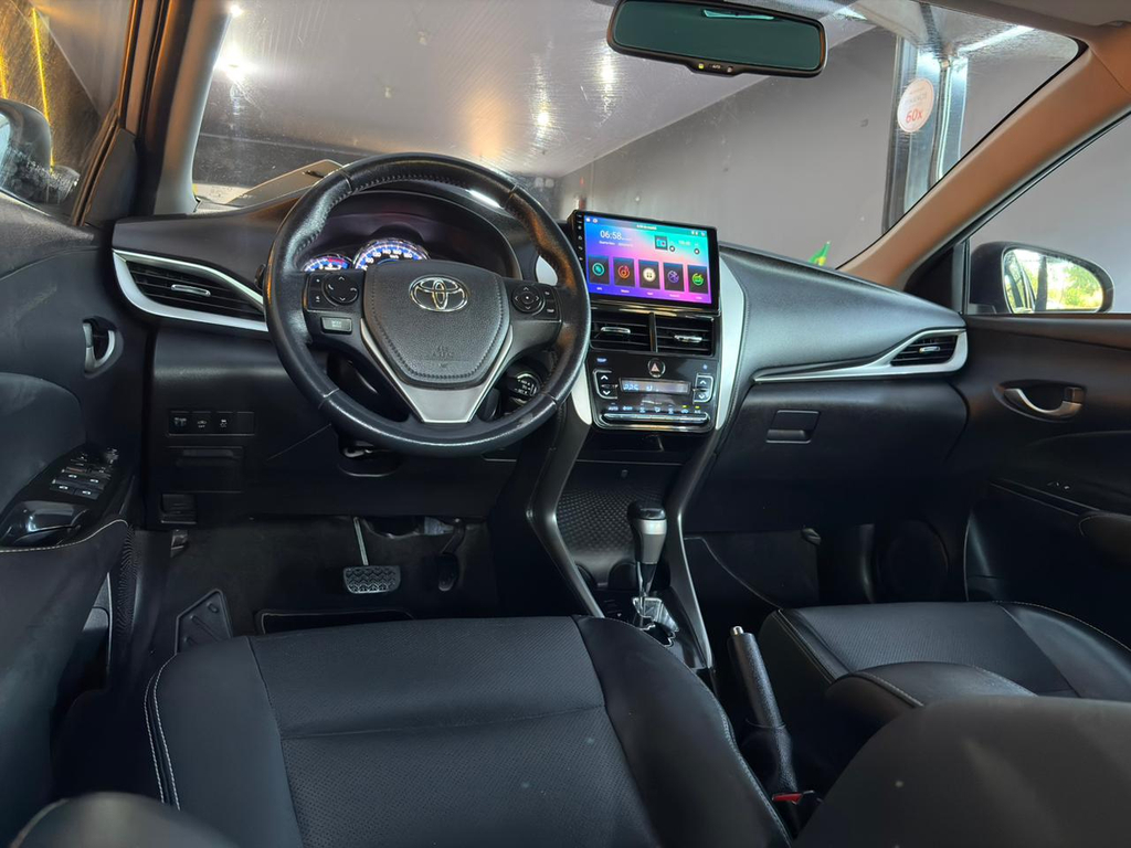 Toyota Yaris Sedan Prata